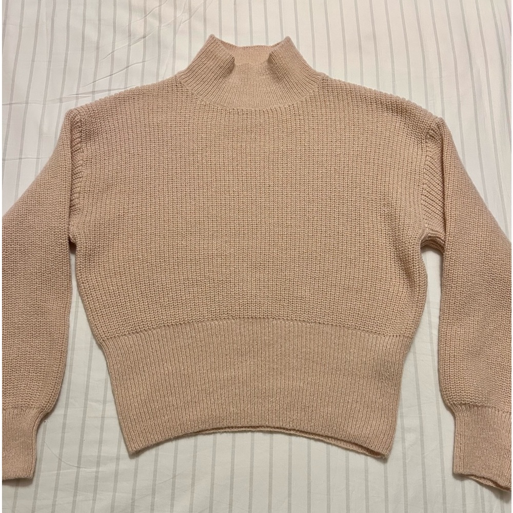*SOLD* NWOT SHEIN Cropped Seater, Cream